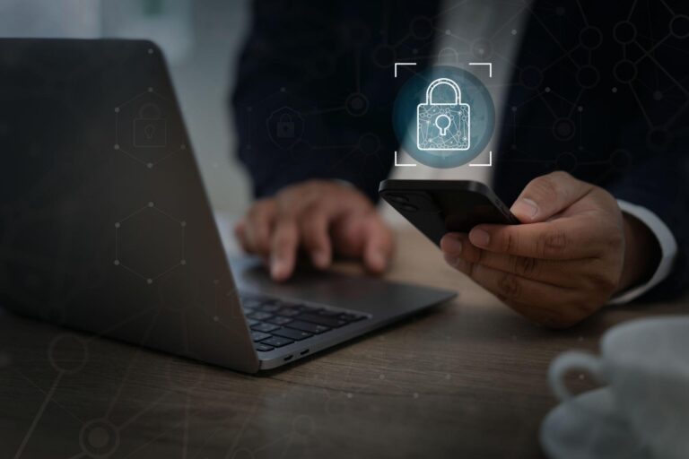 ZTNA (Zero Trust Network Access) vai além da substituição da VPN. Entenda como esse modelo fortalece a segurança com identidade, contexto e acesso de menor privilégio.